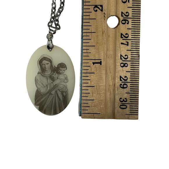 MOTHER MARY Oval Pendant Necklace Silver Tone Religious Faith Medal Gift Boxed - Picture 10 of 11